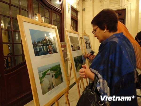 Triển lãm ảnh về ASEAN và 20 năm Việt Nam gia nhập ASEAN